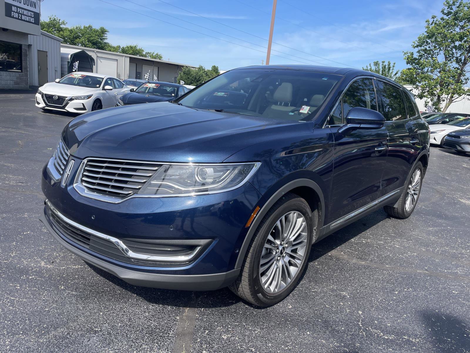 Used 2017 Lincoln MKX Reserve w/ Driver Assistance Package FWD image 2