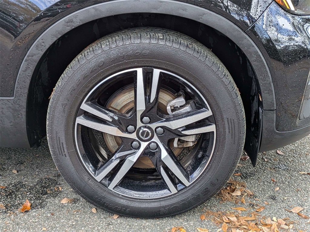 Used 2023 Volvo XC40 B5 Plus AWD/4WD image 12