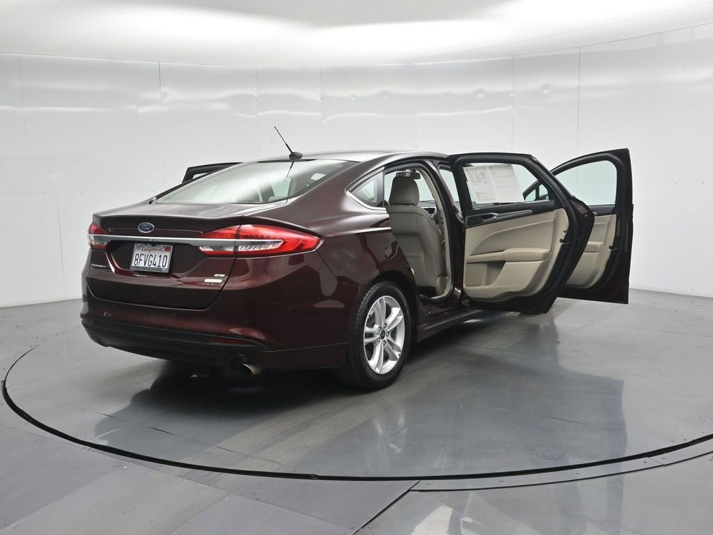 Certified 2018 Ford Fusion SE w/ Fusion SE Technology Package image 6