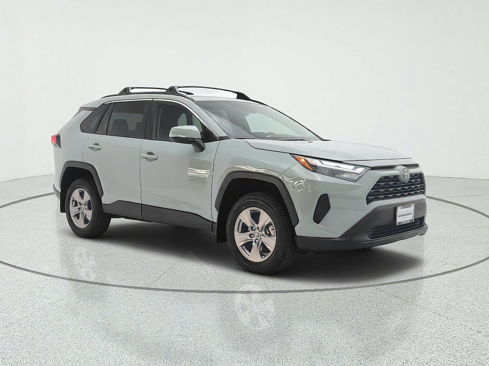 Used 2023 Toyota RAV4 XLE w/ Convenience Package FWD image 3
