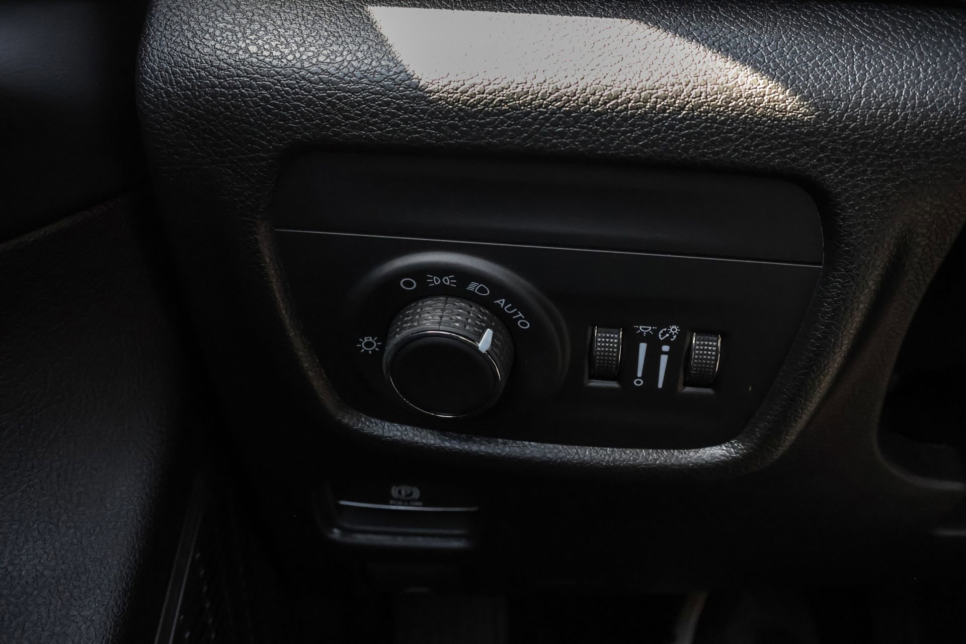 New 2025 Jeep Grand Cherokee Altitude image 29