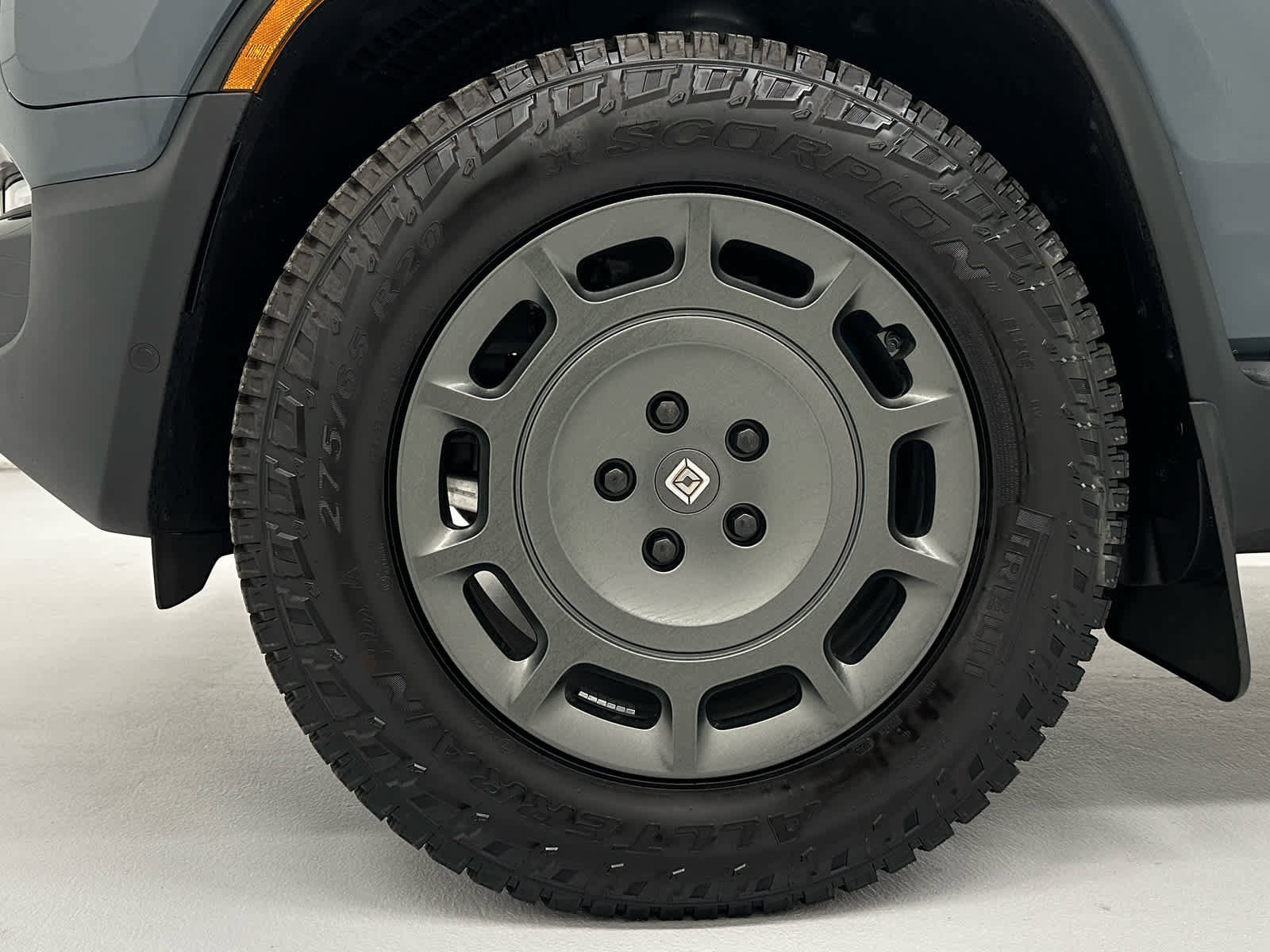 Used 2026 Rivian R1S Premium image 9