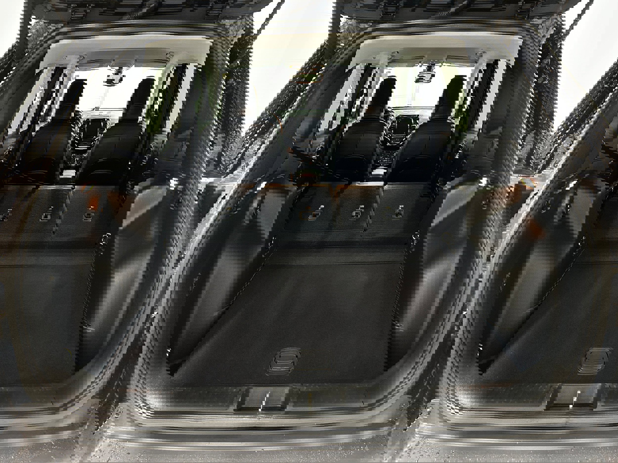 Used 2019 Jeep Cherokee Limited image 32