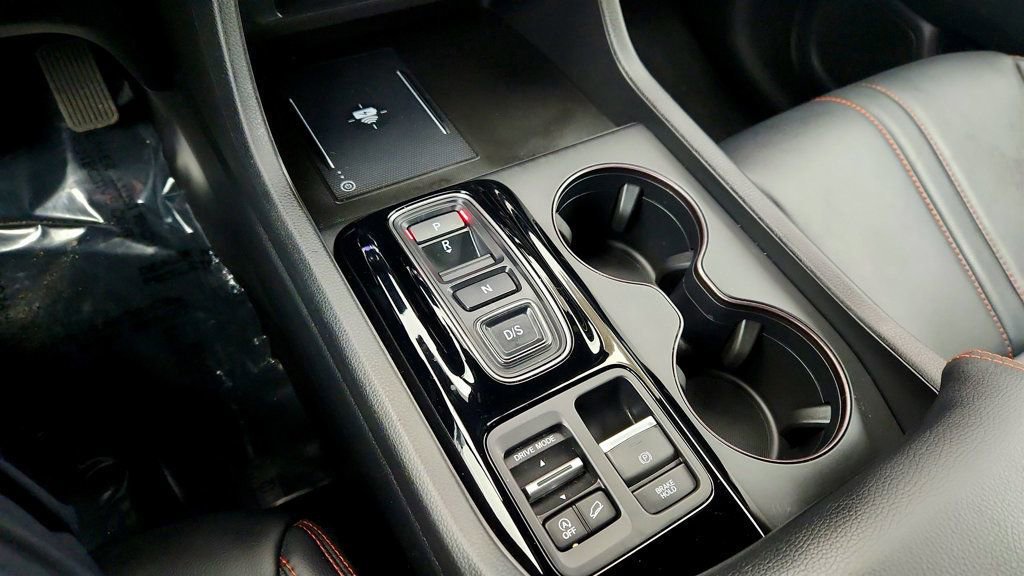 Used 2025 Honda Pilot TrailSport image 17