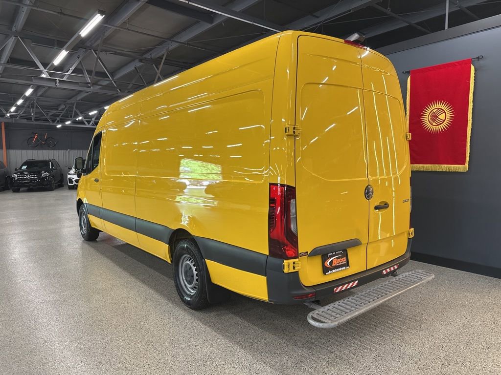 Used 2021 Mercedes-Benz Sprinter 2500 image 4