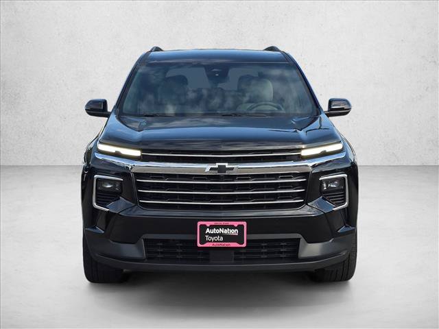 Used 2025 Chevrolet Traverse LT FWD image 2