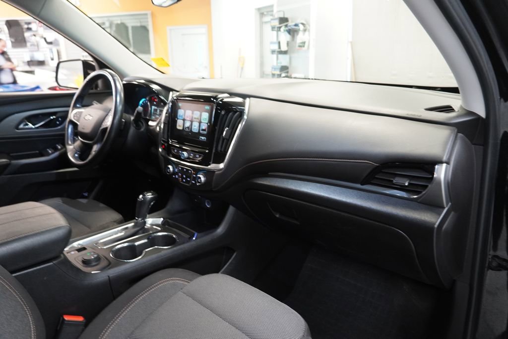 Used 2018 Chevrolet Traverse LT image 38