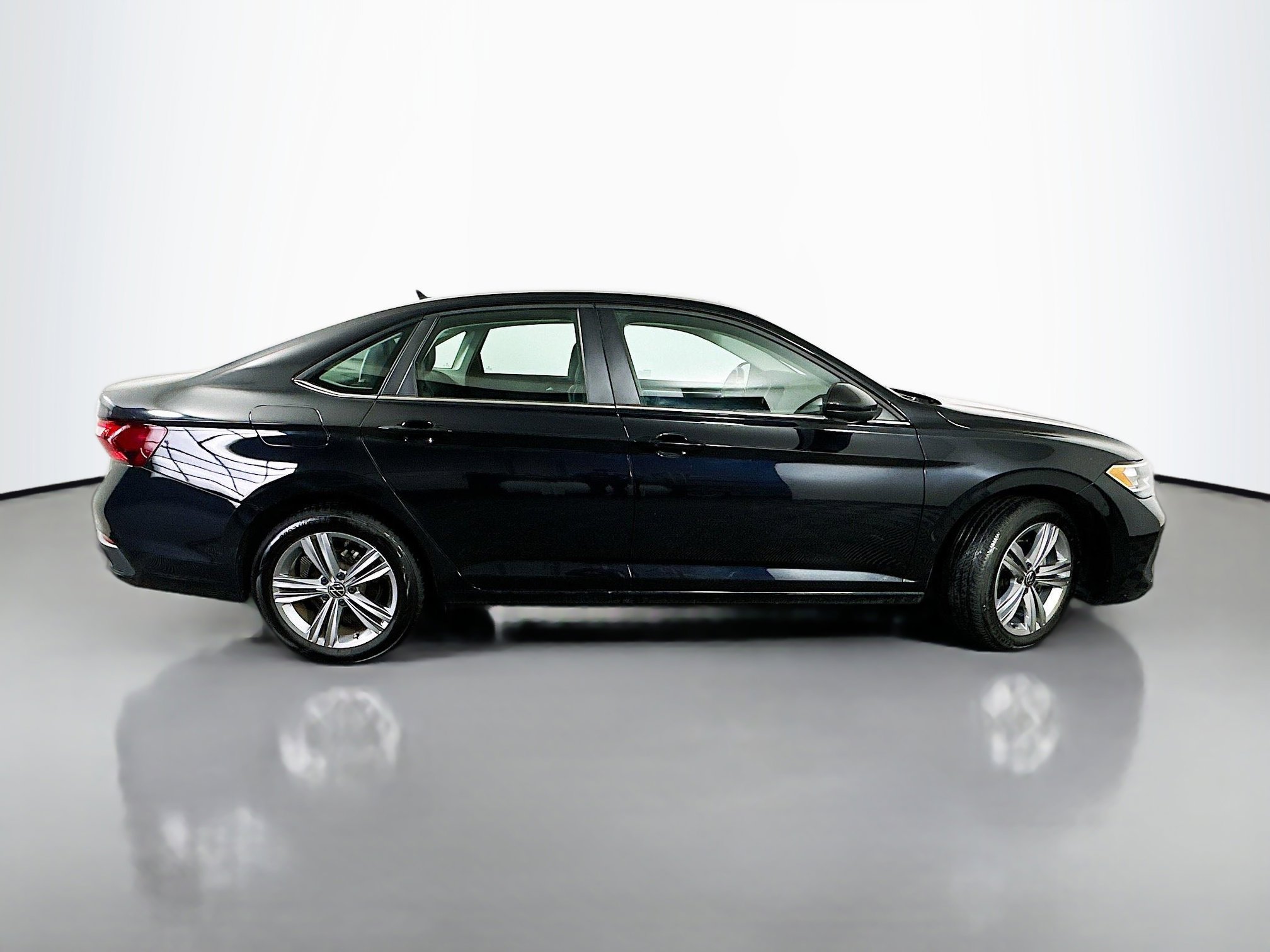 Used 2024 Volkswagen Jetta SE image 8