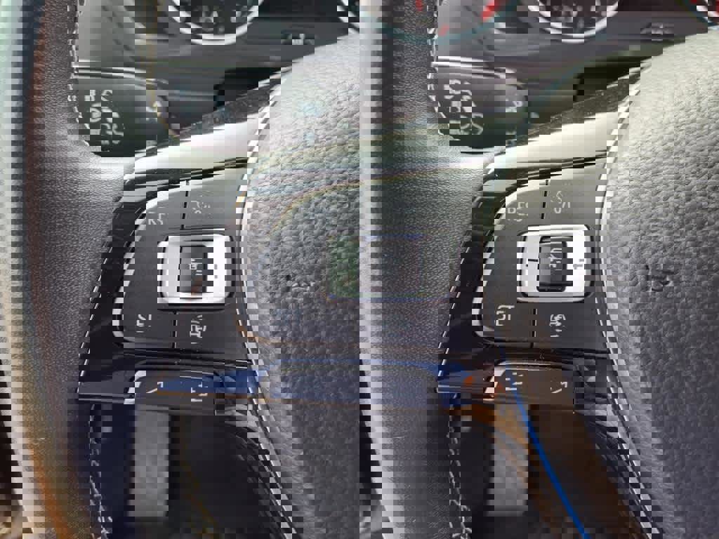 Used 2021 Volkswagen Tiguan SE image 23