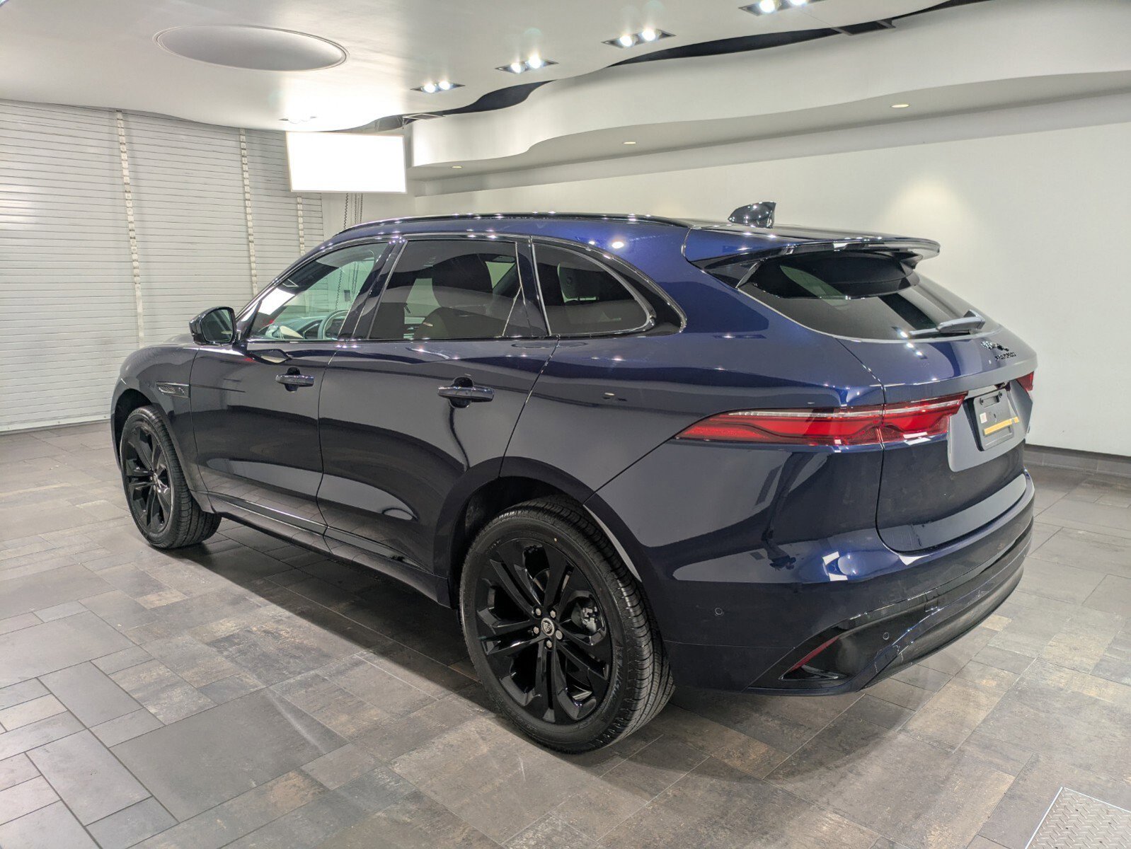 New 2026 Jaguar F-PACE R-Dynamic S image 4