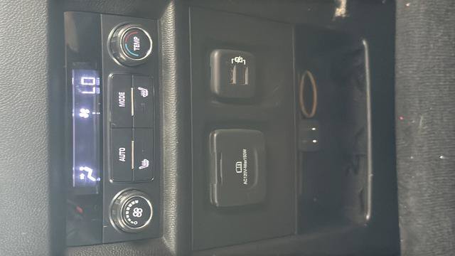 Used 2021 Chevrolet Traverse Premier AWD/4WD image 17