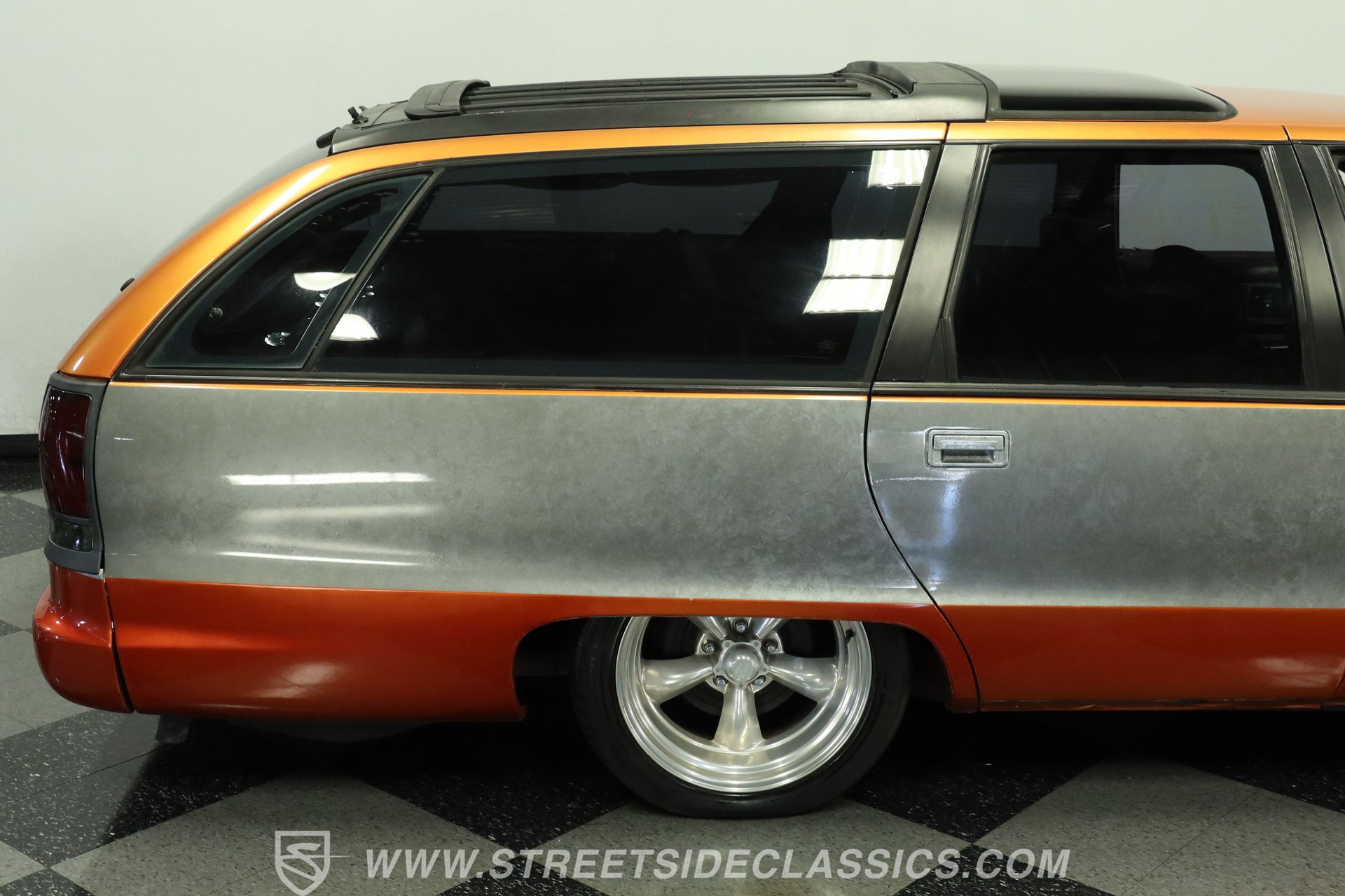 Used 1992 Oldsmobile Custom Cruiser RWD image 28