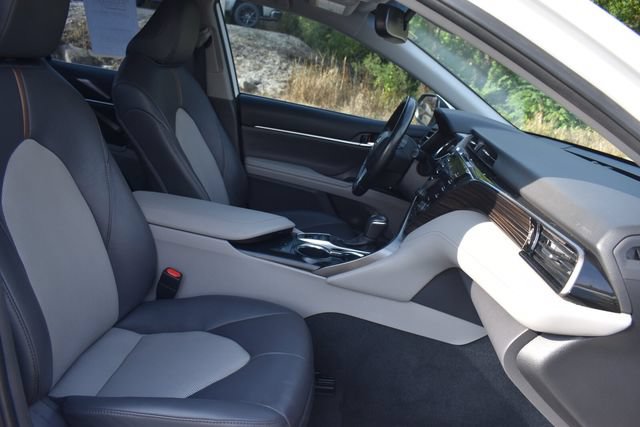 Used 2020 Toyota Camry XLE FWD image 14