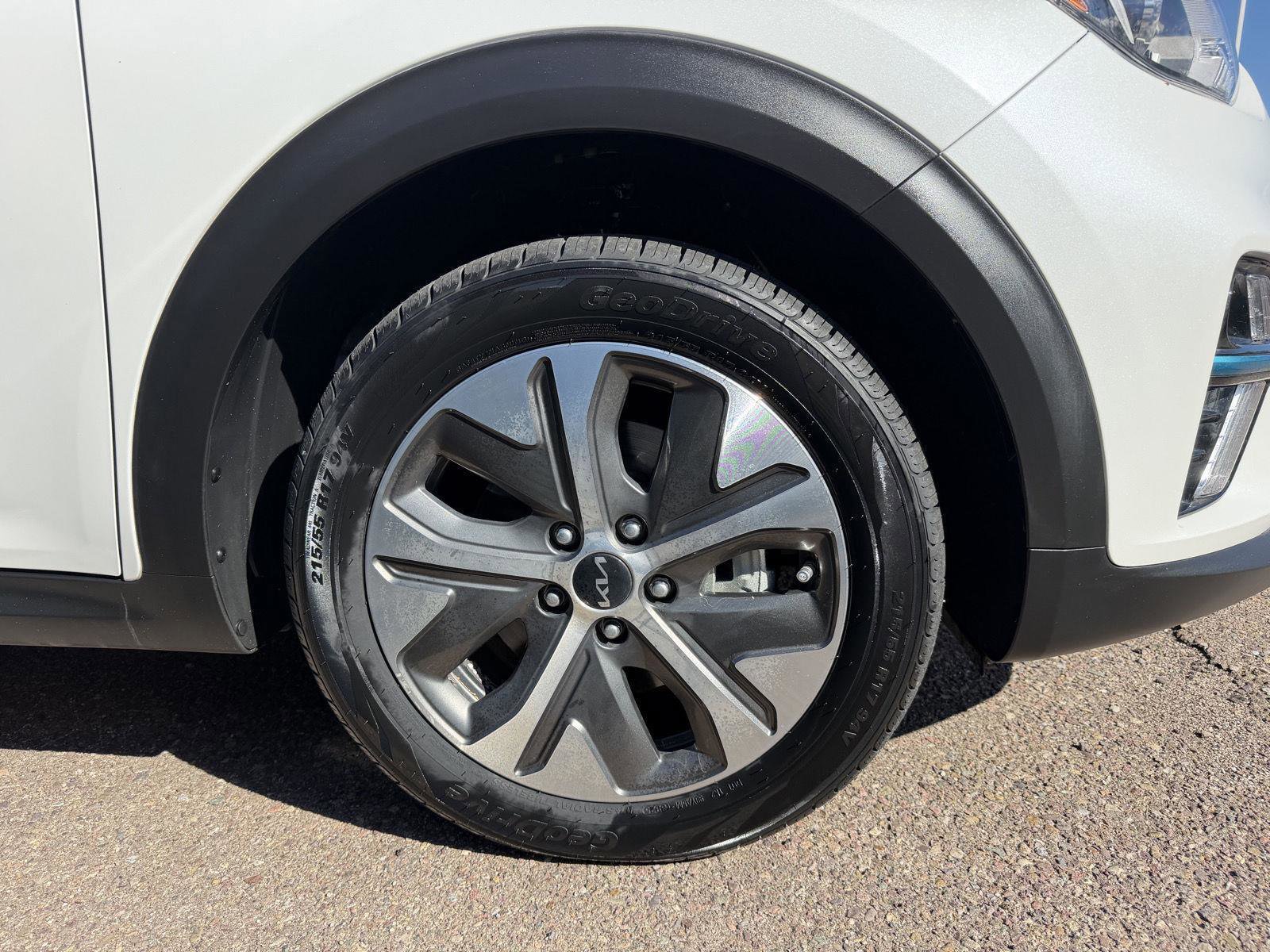 Used 2022 Kia Niro EX Premium w/ Cold Weather Package image 37