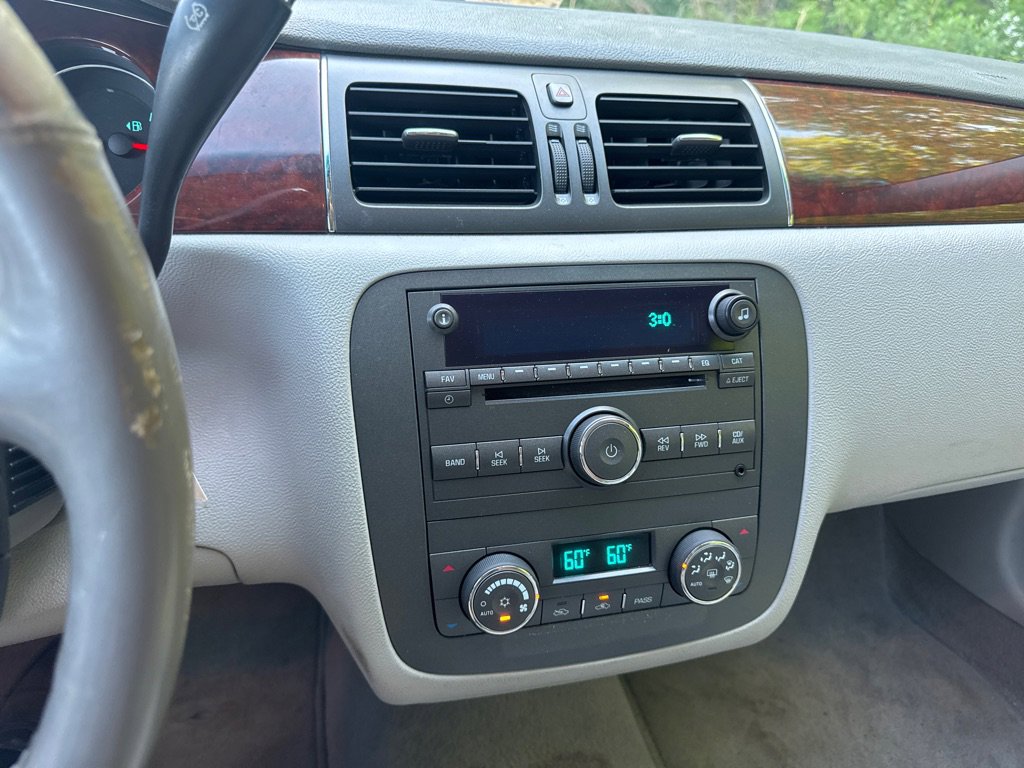 Used 2009 Buick Lucerne CXL FWD image 13