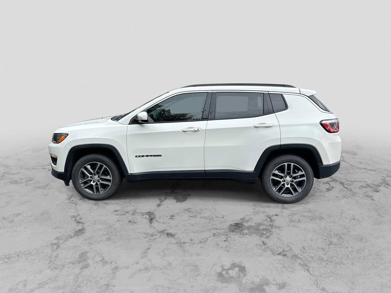 Used 2017 Jeep Compass Latitude w/ Popular Equipment Group FWD image 5
