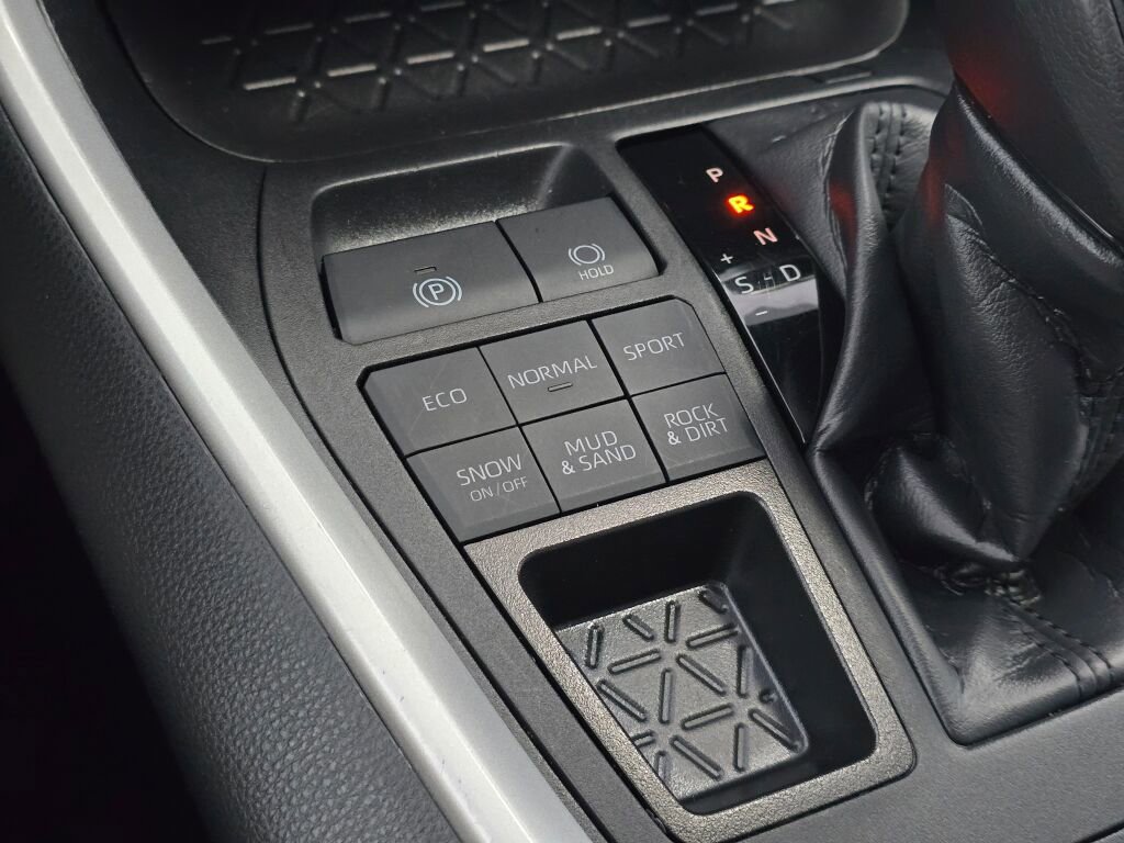 Used 2025 Toyota RAV4 XLE AWD/4WD image 34