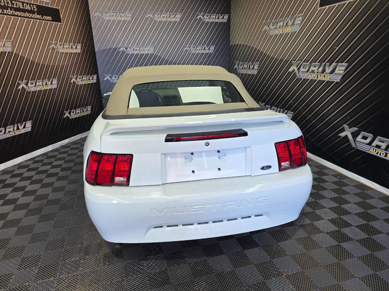 Used 2000 Ford Mustang Base 2dr Convertible RWD image 14