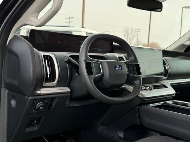 Used 2025 Ford Expedition Active image 13