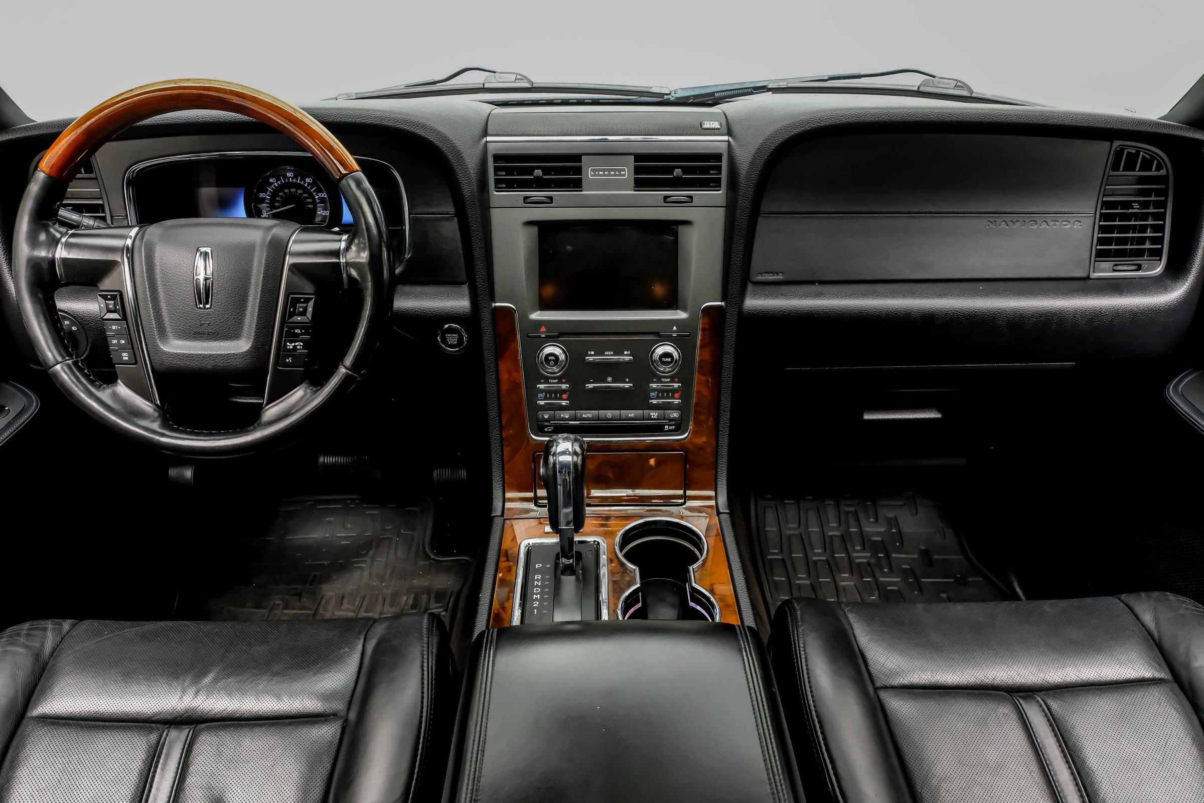 Used 2015 Lincoln Navigator 2WD image 16