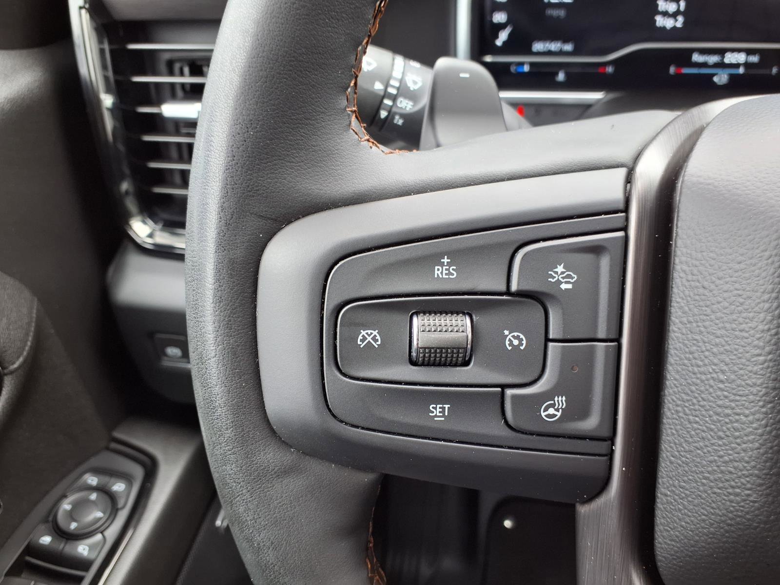 Used 2024 GMC Sierra 1500 AT4 w/ Technology Package AWD/4WD image 17
