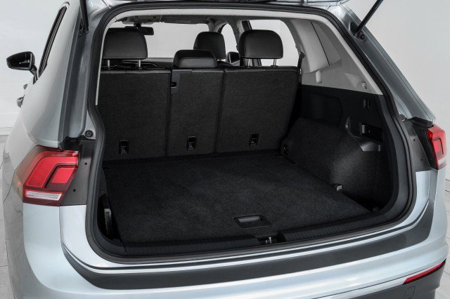 Used 2021 Volkswagen Tiguan SE R-Line image 56