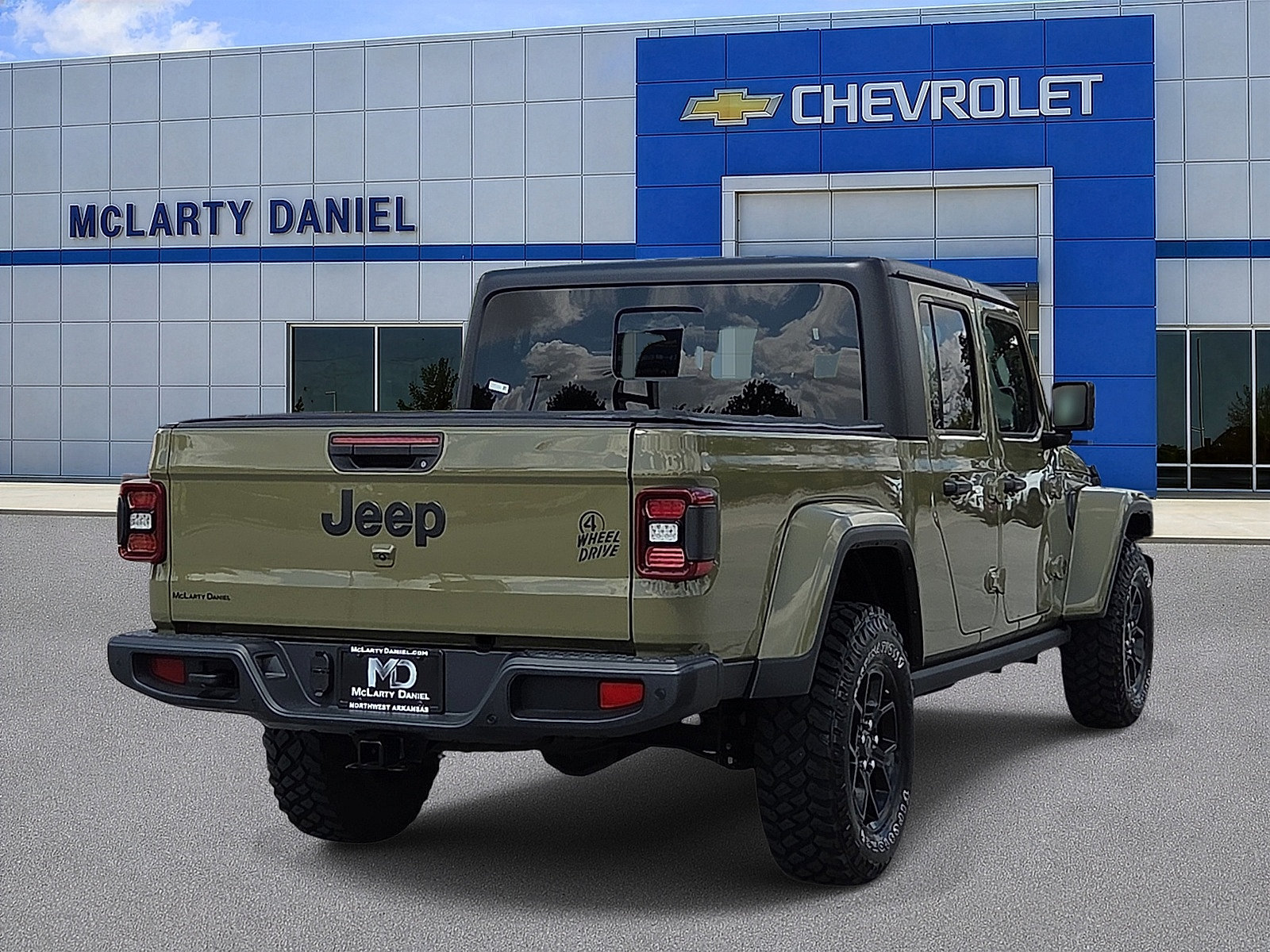 Used 2025 Jeep Gladiator Sport AWD/4WD image 5