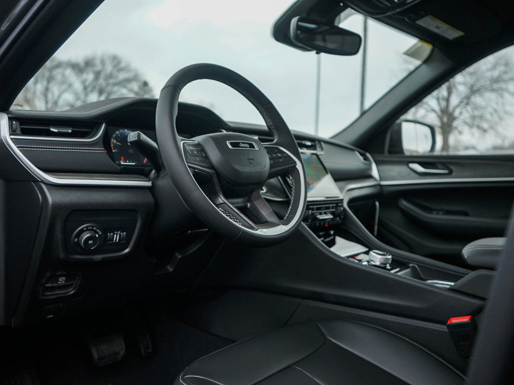 New 2025 Jeep Grand Cherokee L Limited w/ Black Appearance Package image 19