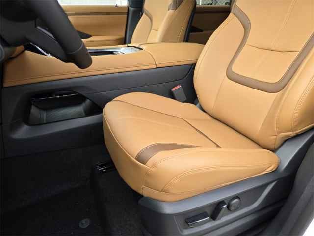 New 2025 Nissan Armada SL w/ Captain's Chari Seat Package image 12