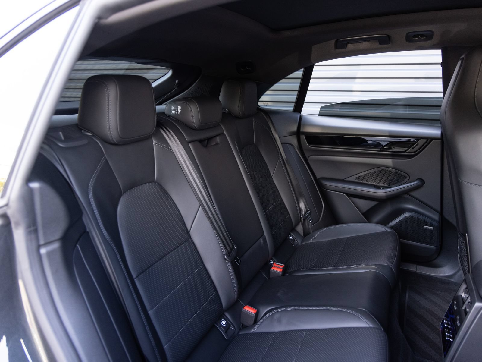 New 2026 Porsche Macan 4 Electric AWD/4WD image 31
