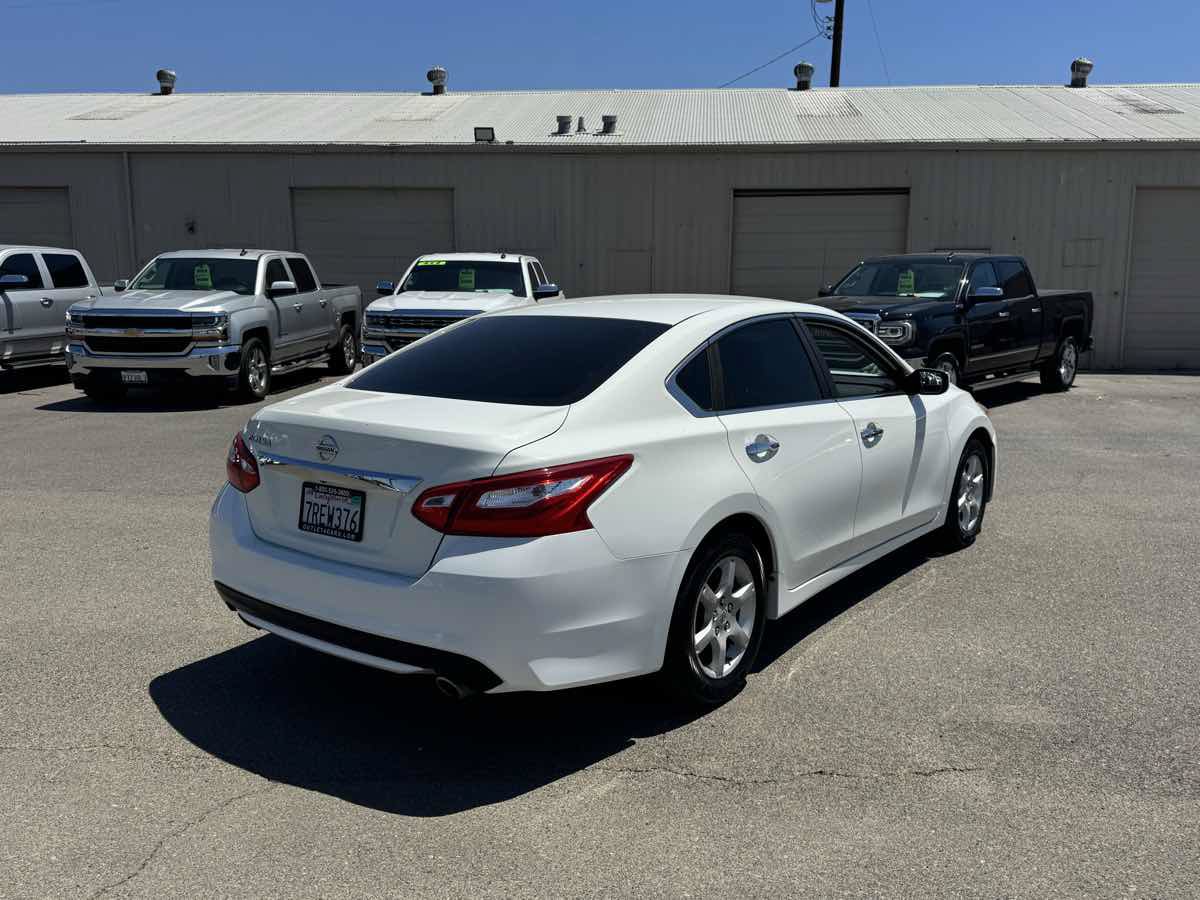 Used 2016 Nissan Altima 2.5 S w/ Power Driver Seat Package FWD image 9