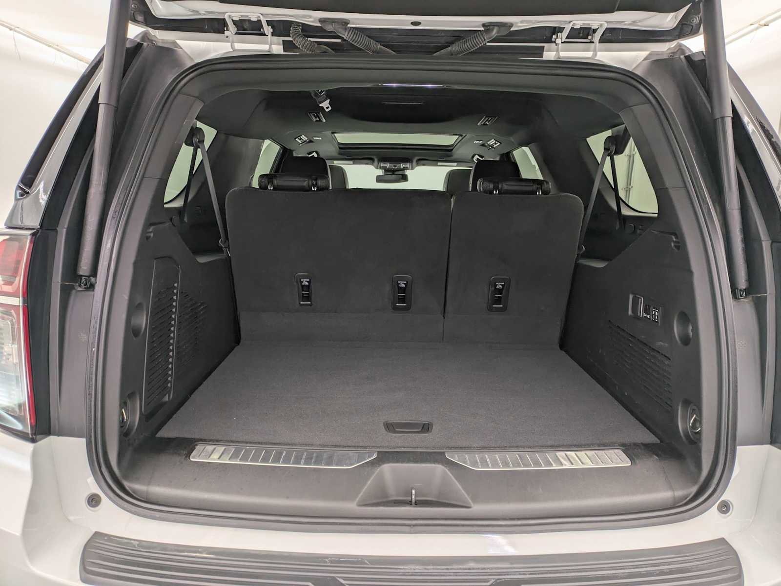 Used 2024 Chevrolet Suburban RST w/ Luxury Package AWD/4WD image 33