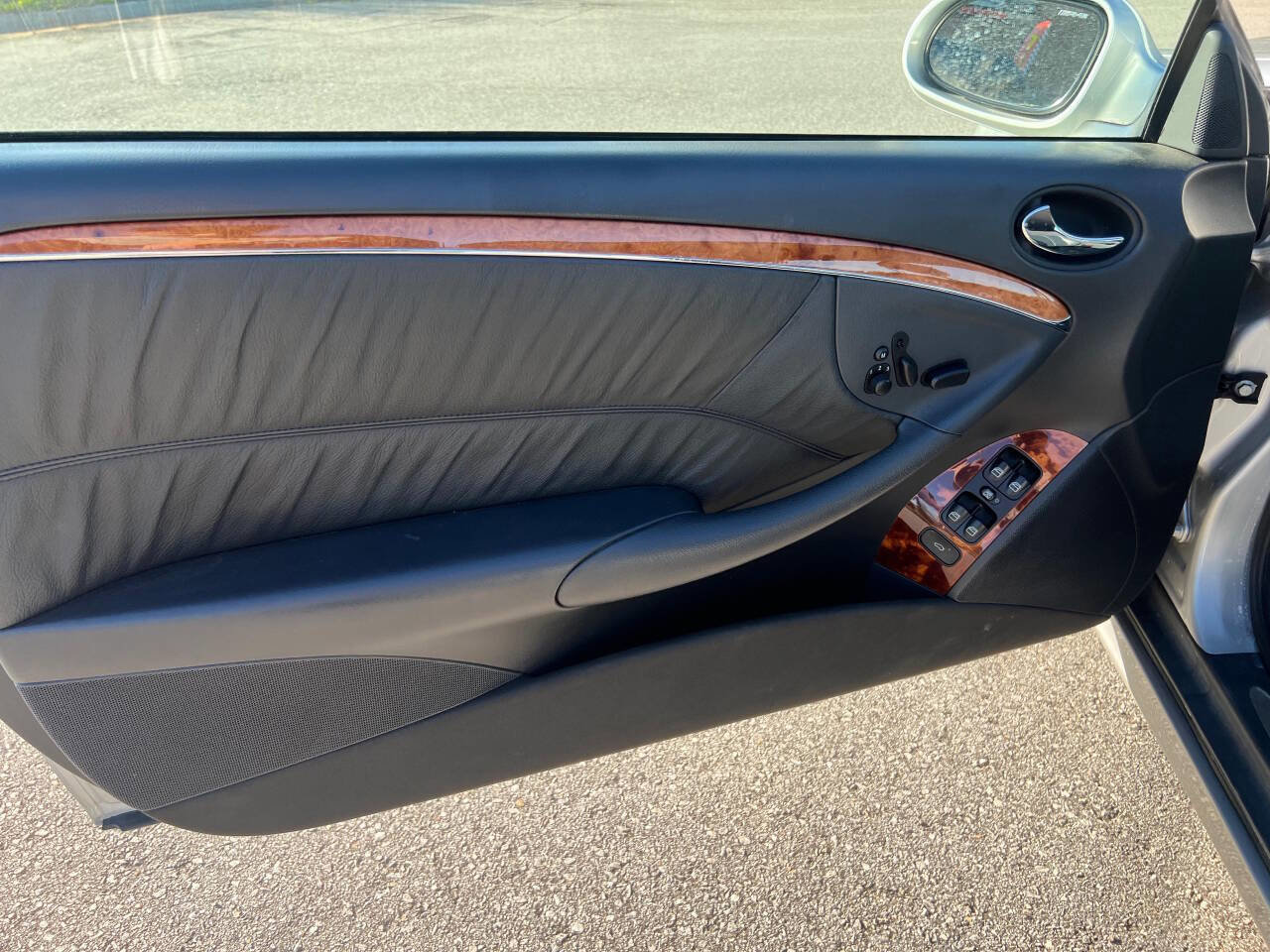 Used 2005 Mercedes-Benz CLK 320 Cabriolet image 14