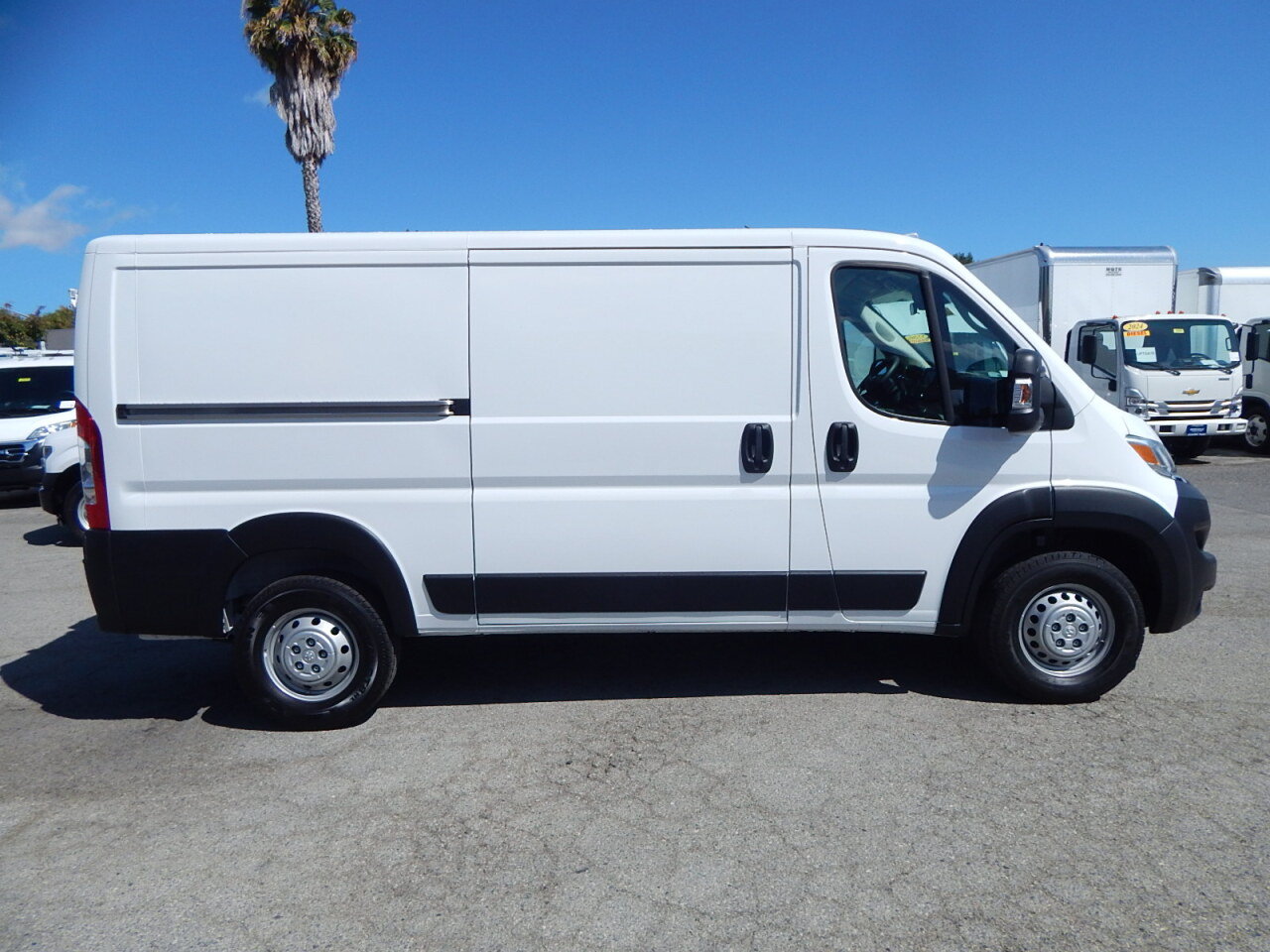 Used 2025 RAM ProMaster 2500 w/ U-Haul Equipment Group FWD image 9