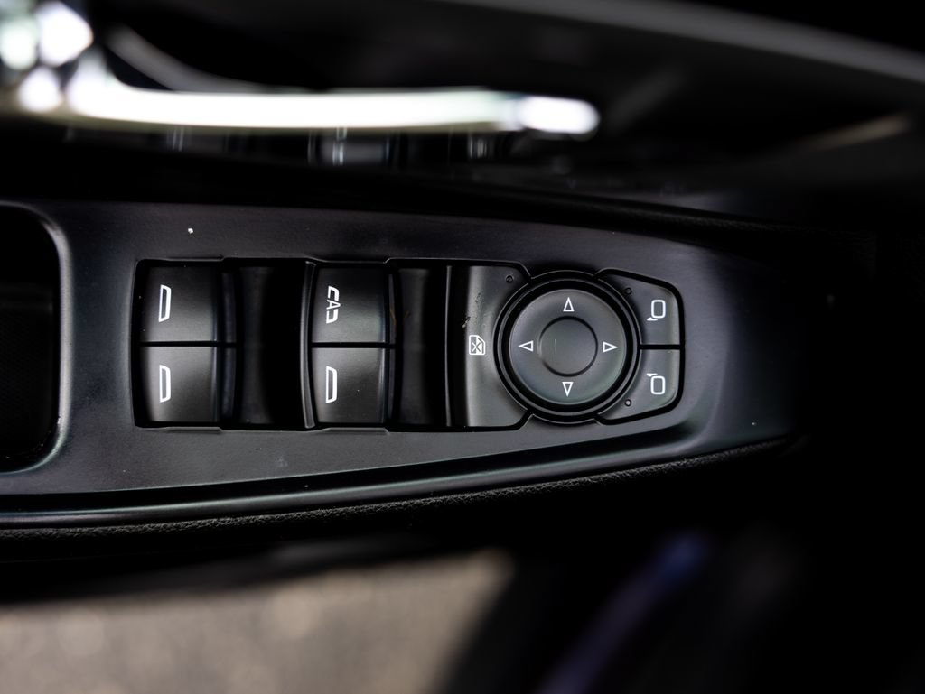 Used 2021 Chevrolet Traverse LT FWD image 27