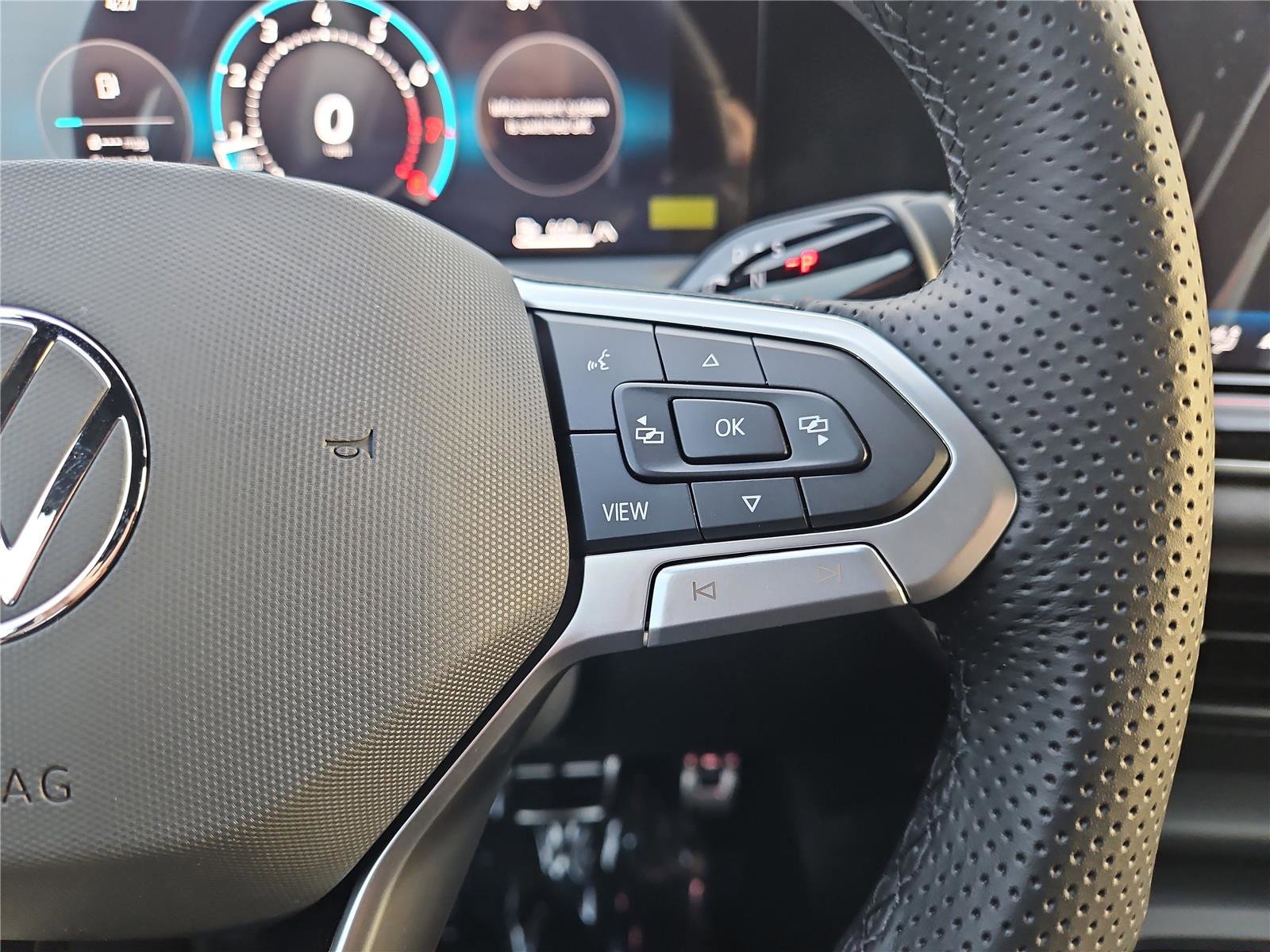 New 2026 Volkswagen Tiguan SE R-Line image 16