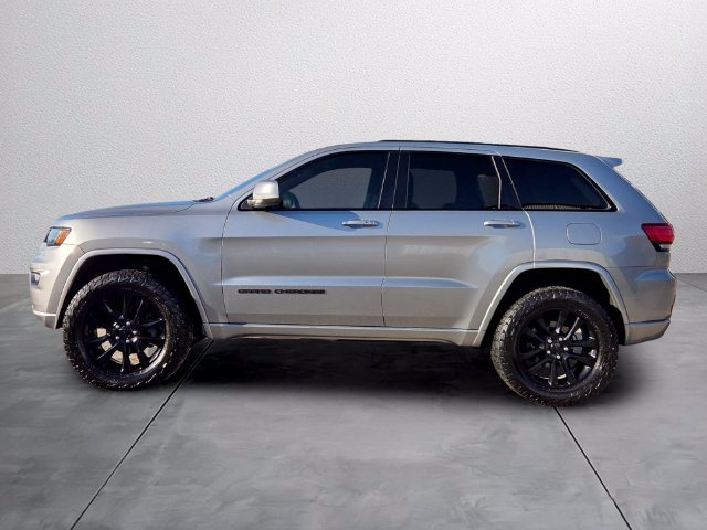 Used 2017 Jeep Grand Cherokee Altitude AWD/4WD image 2