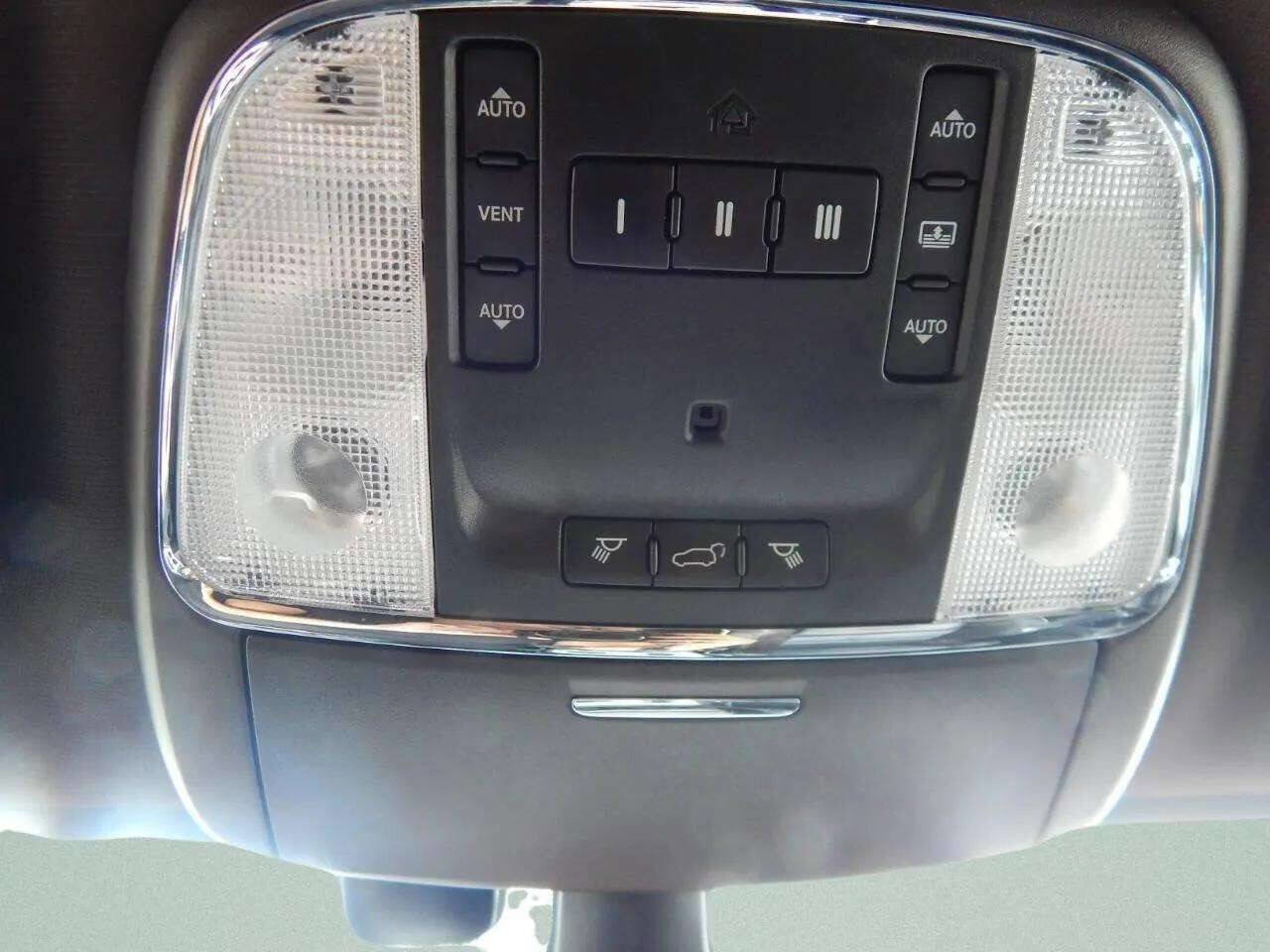 Used 2016 Jeep Grand Cherokee Overland w/ Advanced Technology Group image 41