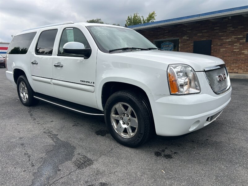 Used 2007 GMC Yukon XL Denali AWD/4WD image 1