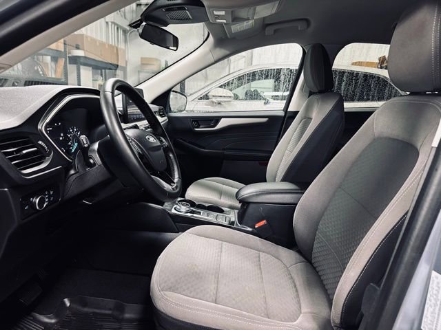 Used 2022 Ford Escape SE w/ SE Sport Appearance Package image 17