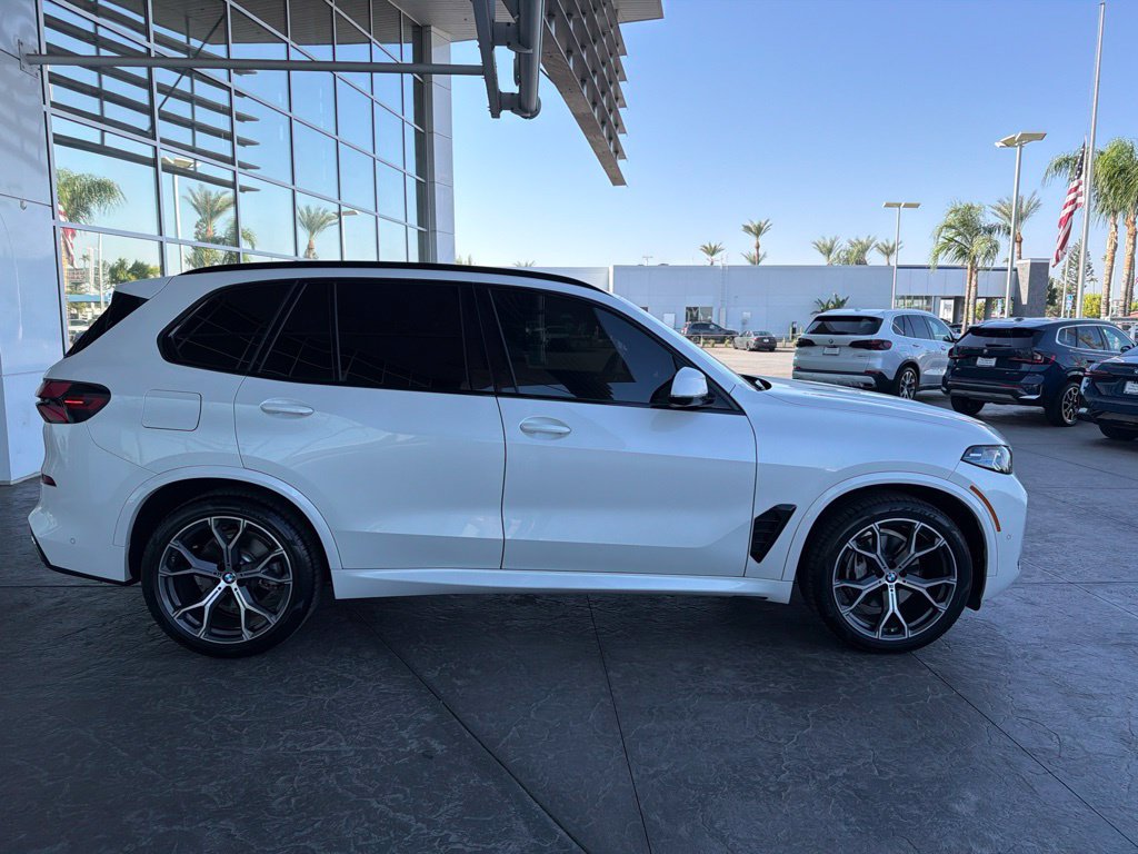 Used 2026 BMW X5 xDrive40i w/ M Sport Package AWD/4WD image 3