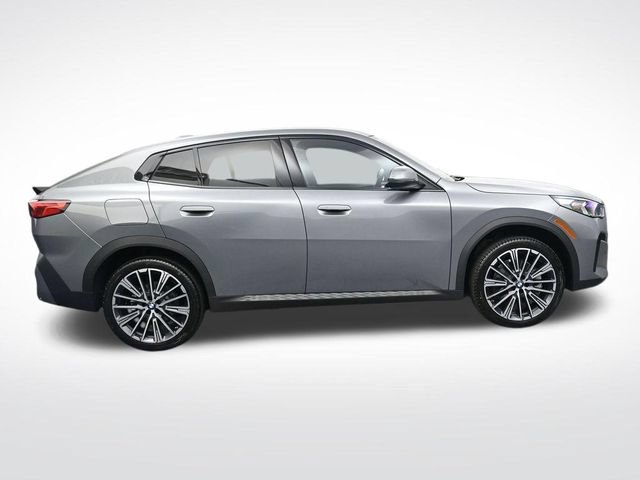 New 2026 BMW X2 xDrive28i w/ Technology Package AWD/4WD image 3