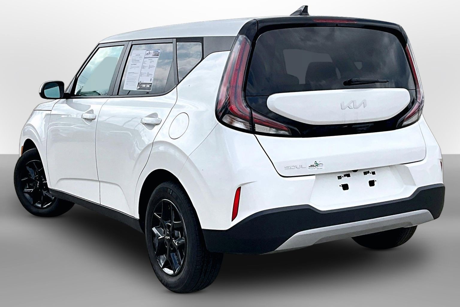 Used 2024 Kia Soul LX w/ Option Group 015 FWD image 9