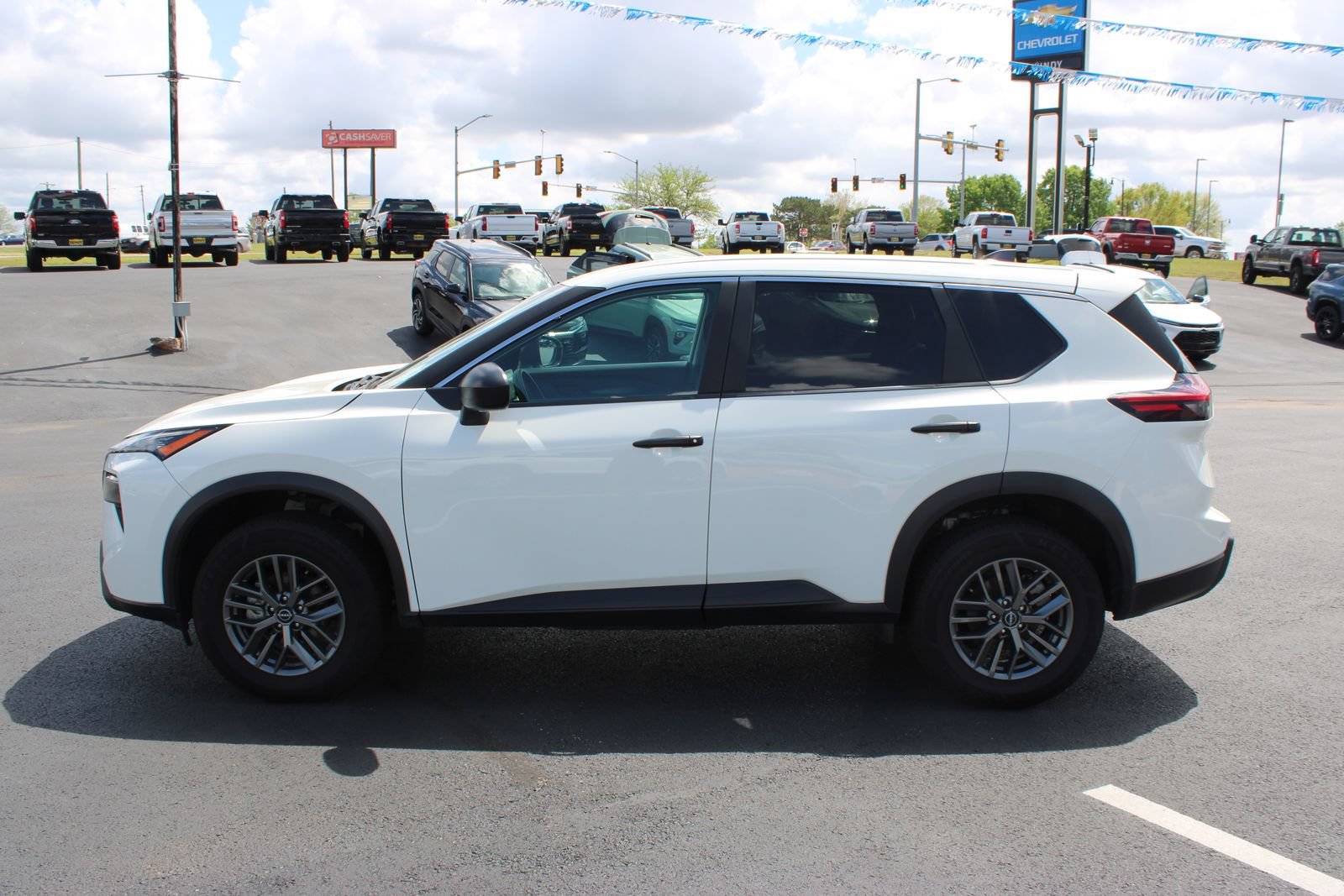 Used 2024 Nissan Rogue S FWD image 5