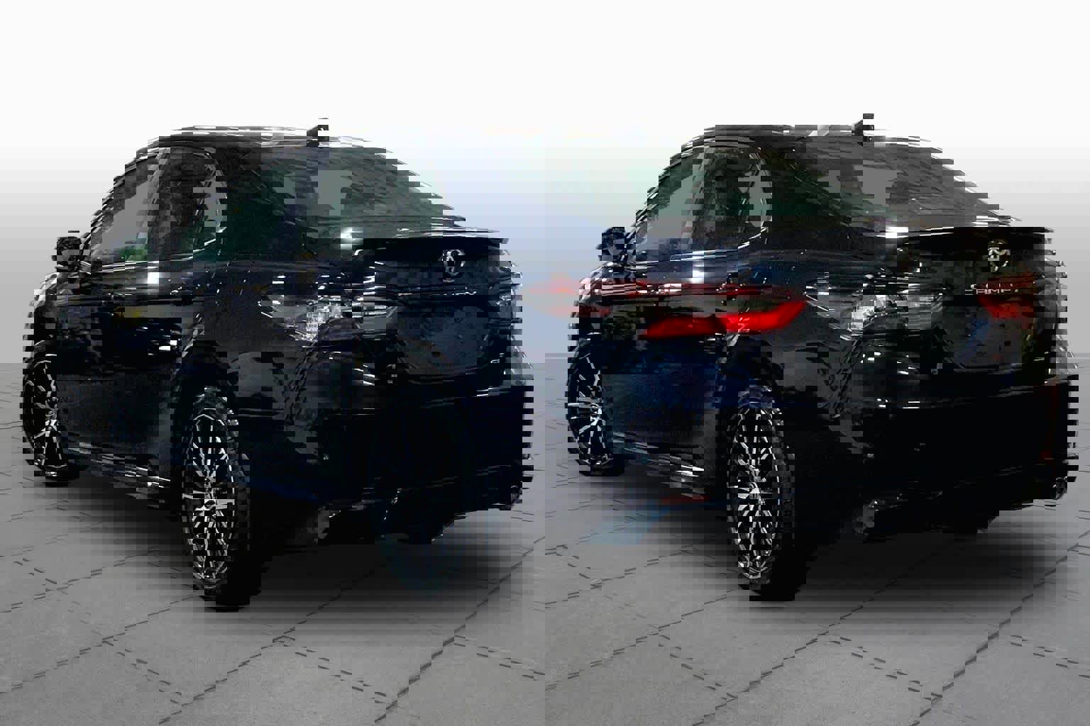 Used 2021 Toyota Camry SE w/ Cold Weather Package FWD image 12