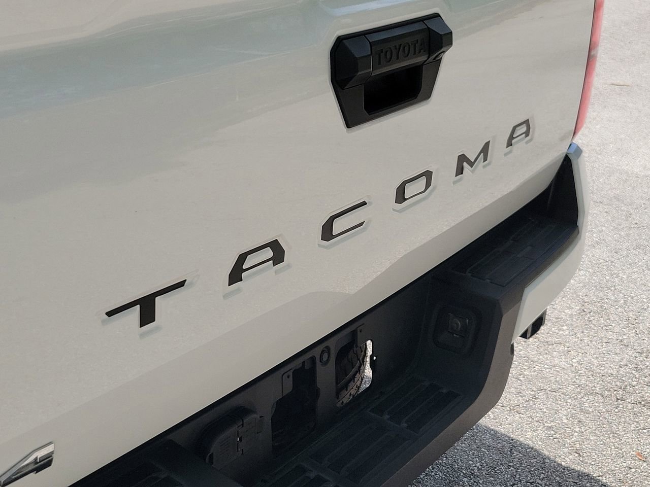 Used 2024 Toyota Tacoma SR5 AWD/4WD image 6