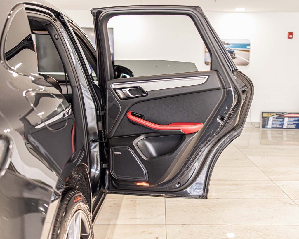 Used 2023 Porsche Macan S image 40