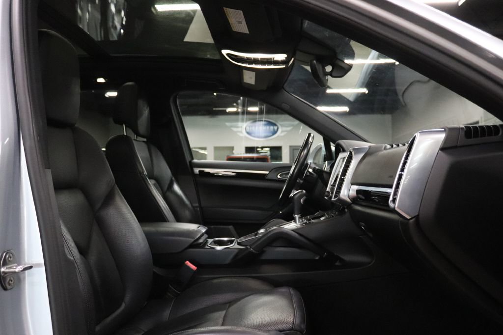 Used 2017 Porsche Cayenne S Platinum image 23