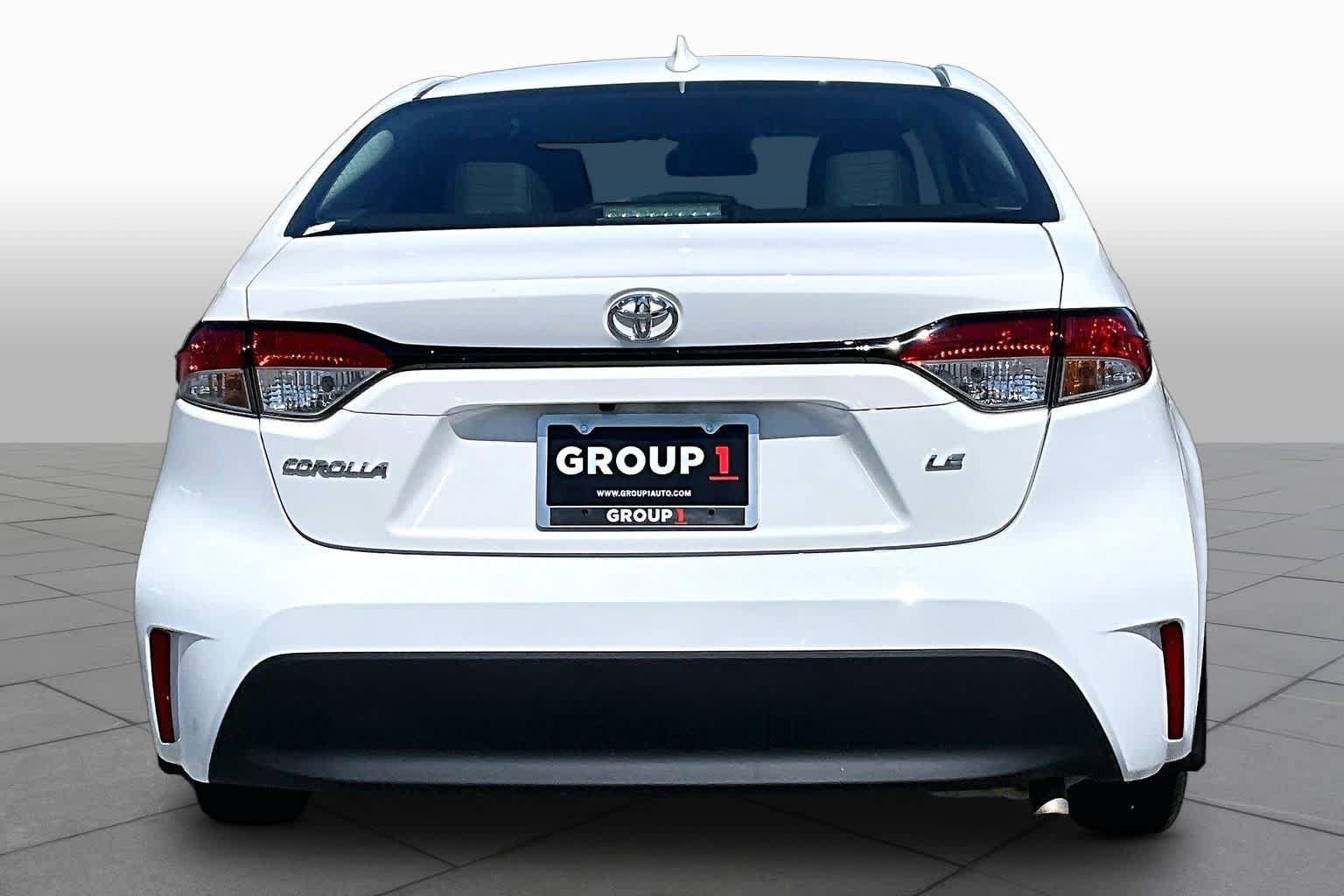Used 2025 Toyota Corolla LE w/ LE Premium Package FWD image 5