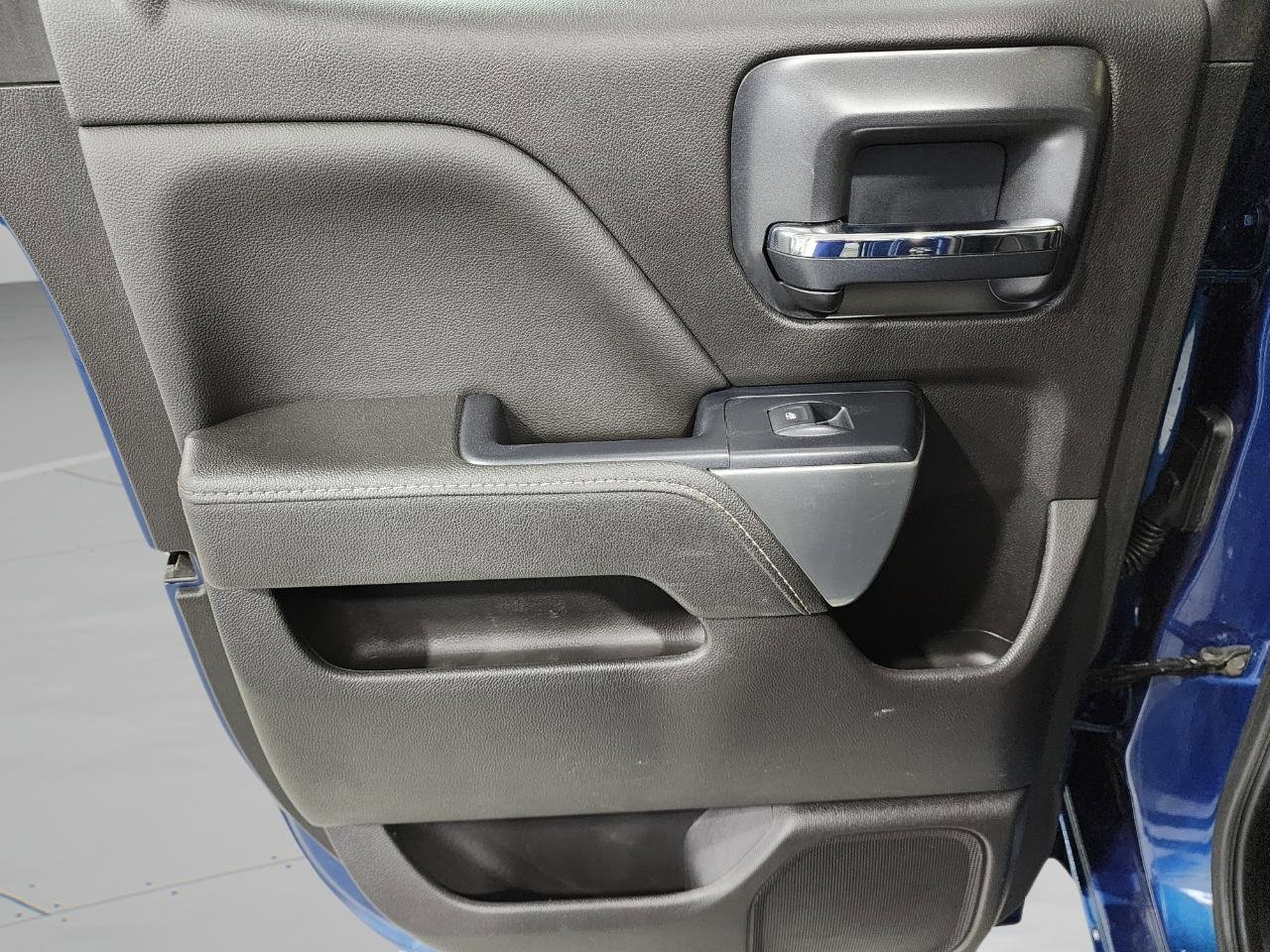 Used 2018 Chevrolet Silverado 1500 LT w/ All Star Edition image 30